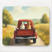Hunde in einem roten LKW Mousepad (Vorne)