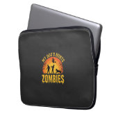 Hunde jagt Zombies Halloween-Design Laptopschutzhülle (Vorderseite Links)