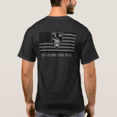 Hunde- K9 führt das Weisen-Shirt mit US-Flagge T-Shirt (Rückseite)