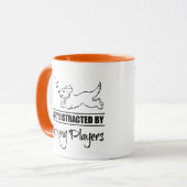 Hunde laufen leicht abgelenkt von Guzheng Spielern Tasse (Vorderseite Links)