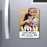 Hunde Mama Happy Birthday Modernes Personalisierte Magnet<br><div class="desc">Hunde Mama Happy Birthday Moderne Personalisierte Foto Magnete. Dieses moderne Design verfügt über ein weißes Texteüberlagerungsstück "MAMA" auf Ihrem bevorzugten Foto auf weißem Hintergrund mit dem bearbeitbaren Text "Happy Birthday (Ihr Text und Name)", der in einer modernen Typografie mit Pfotendrucken geschrieben ist. Personalisieren Sie den Text, indem Sie das Textfeld...</div>