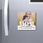 Hunde Mama Happy Birthday Modernes Personalisierte Magnet<br><div class="desc">Hunde Mama Happy Birthday Moderne Personalisierte Foto Magnete. Dieses moderne Design verfügt über ein weißes Texteüberlagerungsstück "MAMA" auf Ihrem bevorzugten Foto auf weißem Hintergrund mit dem bearbeitbaren Text "Happy Birthday (Ihr Text und Name)", der in einer modernen Typografie mit Pfotendrucken geschrieben ist. Personalisieren Sie den Text, indem Sie das Textfeld...</div>