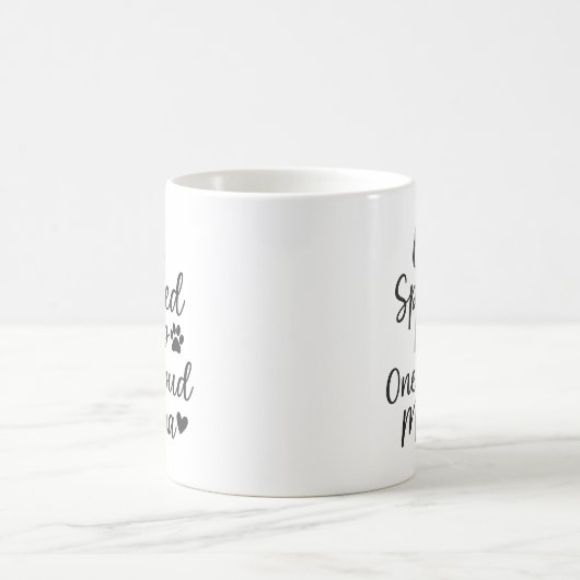 Hunde Mama Pride spielend handgeschriebenes Skript Kaffeetasse (Mittel)