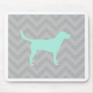 Hunde-Silhouette in Mint auf Zickzack Zigzag-Muste Mousepad