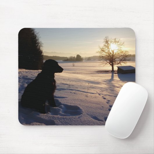 Hunde-Silhouette in Snowy Landschaft Mousepad (Mit Mouse)