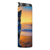 Hunde sitzen am Ocean Beach bei Sunset Thermosbecher (Nach rechts gedreht)