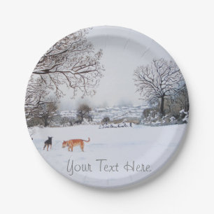 Hunde spielen Winterschneelandschaft Weihnachten Pappteller