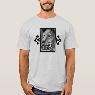 Hunde u. Krähen unten auf dem Bauernhof T-Shirt