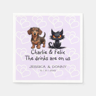 Hunde und Katzen Hochzeitscocktail Drinks sind auf Serviette