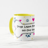 Hunde verlassen Tatzen-Drucke auf unseren Herzen Tasse (Vorderseite Links)
