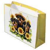 Hunde von Rottweiler, umgeben von Sonnenblumen Große Geschenktüte (Rückseite Schrägansicht)