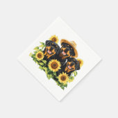 Hunde von Rottweiler, umgeben von Sonnenblumen Serviette (Ecke)