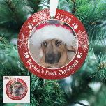 Hunde Weihnachten Schneeflocken 2 Foto Rot Weiß Ornament<br><div class="desc">Erstellen Sie ein personalisiertes Foto-Sake-Ornament für einen Welpen oder Hund mit diesem festlich runden Acryl-Ornament mit zwei Bildern (jeweils eins auf jeder Seite), Hundepaptiken und Schneeflocken mit Ihrem eigenen Text (das Beispiel zeigt die erste Weihnachtszeit des Namens). Das Design wird beidseitig mit den gleichen oder verschiedenen Fotos dupliziert. OPTIONEN: Das...</div>