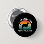 Hunde willkommen, Menschen toleriert - Lustiger Hu Button (Vorne & Hinten)