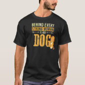 Hundebesitzer hinter jeder starken Frau ist ihr Hu T-Shirt (Vorderseite)