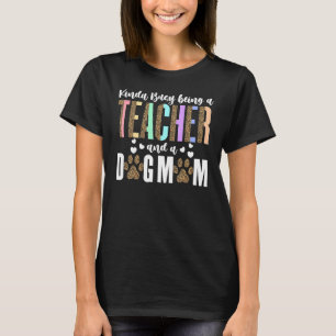Hundebesitzer Kinda beschäftigt sich als Lehrer un T-Shirt