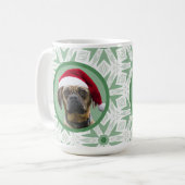 Hundehund mit Weihnachtsmannmütze auf der grünen S Kaffeetasse (Vorderseite Links)