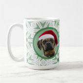 Hundehund mit Weihnachtsmannmütze auf der grünen S Kaffeetasse (Links)