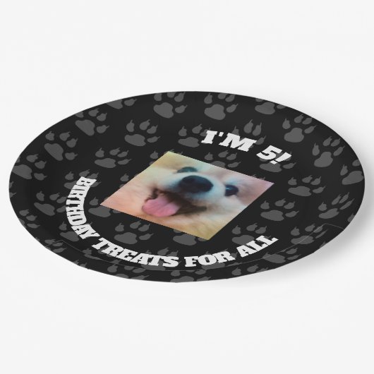 Hundekundenspezifischer Pappteller (Schrägansicht)