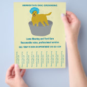 Hundemütigende Hundegroomere reißen die Streifen a Flyer (Hand)