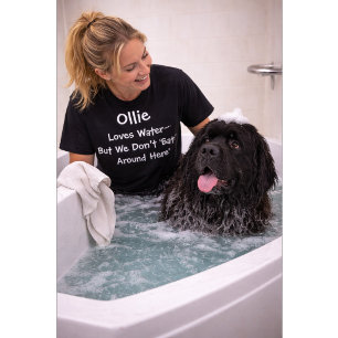 Hundename liebt Wasser aber keine Bäder T-Shirt