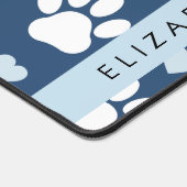 Hundepaws, weiße Paws, blaue Herzen, Ihr Name Schreibtischunterlage (Ecke)
