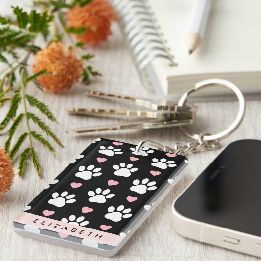 Hundepaws, weiße Paws, rosa Herzen, Ihr Name Schlüsselanhänger (Vorderseite rechts)
