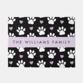 Hundepfähle, weiße Pfoten, Lilac-Herzen, Ihr Name Fußmatte (Vorderseite)