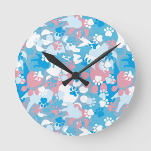 Hunderosa und blaues Tarnungs-Muster Runde Wanduhr