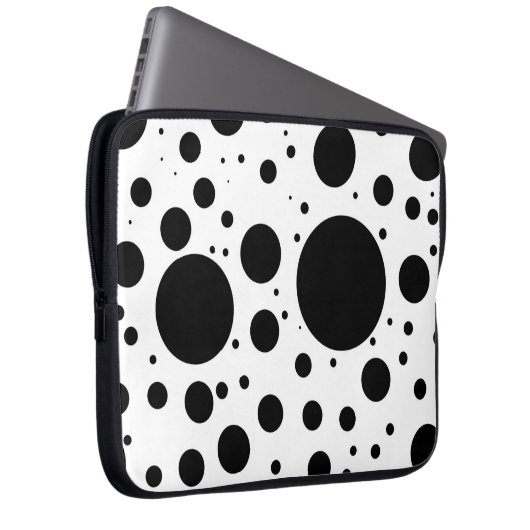 Hunderte von den schwarzen Flecken und von den Laptopschutzhülle (Vorne Rechts)