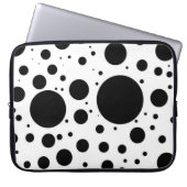 Hunderte von den schwarzen Flecken und von den Laptopschutzhülle (Vorderseite)