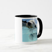 Hundeschwimmen in einem Swimmingpool Tasse (VorderseiteRechts)