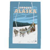 HundeSledding Szene - Cordova, Alaska Mittlere Geschenktüte (Rückseite)
