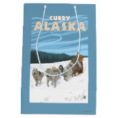 HundeSledding Szene - Curry, Alaska Mittlere Geschenktüte (Rückseite)