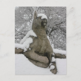 Hundestatue im Schnee Postkarte