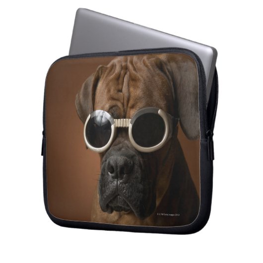Hundetragende Sonnenbrille Laptopschutzhülle (Vorderseite Links)