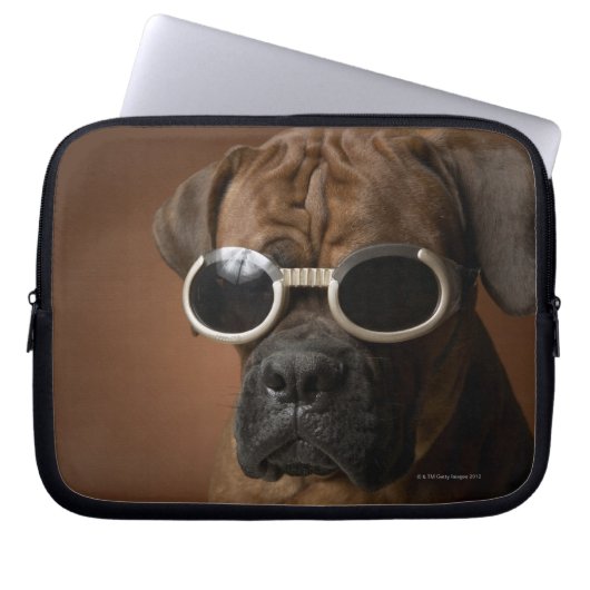 Hundetragende Sonnenbrille Laptopschutzhülle (Vorderseite)