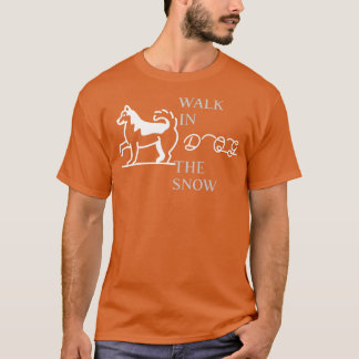 Hundewanderung im Schnee T-Shirt