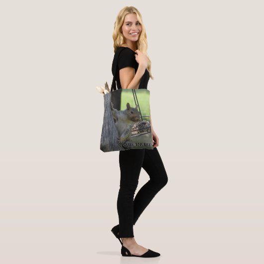 Hungriechhörnchen mit Ihrem Namen Tote Bag Tasche (Am Model)