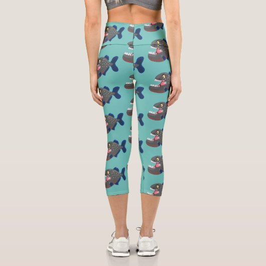 Hungrige lustige Piranha Cartoon Illustration Capri Leggings (Rückseite)