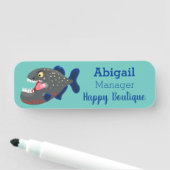 Hungrige lustige Piranha Cartoon Illustration Namensschild (Beispiel)