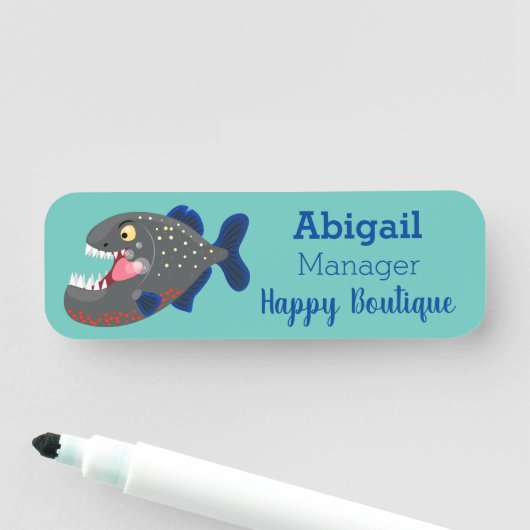 Hungrige lustige Piranha Cartoon Illustration Namensschild (Beispiel)