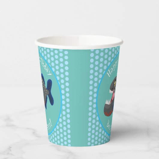 Hungrige lustige Piranha Cartoon Illustration Pappbecher (Links)