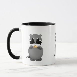 Hungriger Waschbär, der Pizza-Muster isst Tasse