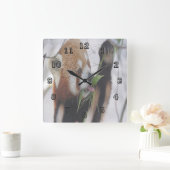Hungry Red Panda Quadratische Wanduhr (Zuhause)