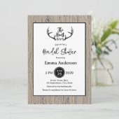 "Hunt is Over" Rustikale Antler Barnwood-Hochzeit Einladung (Stehend Vorderseite)