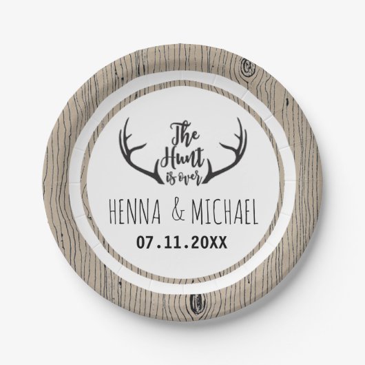 "Hunt is Over" Rustikale Antler Barnwood-Hochzeit Pappteller (Vorderseite)