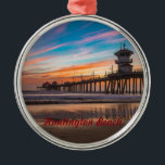 Huntington Beach Pier bei Sonnenuntergang Ornament Aus Metall<br><div class="desc">Huntington Beach Pier bei Sonnenuntergang</div>