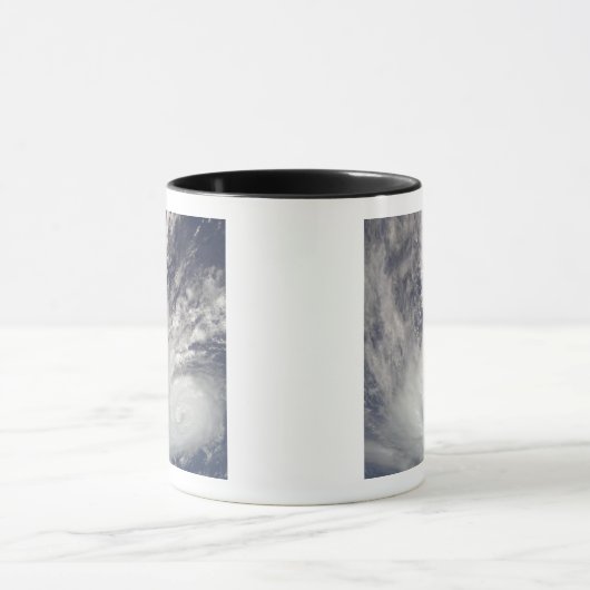 Hurrikan Bertha Tasse (Zentrum)