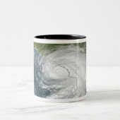 Hurrikan Dennis 2 Zweifarbige Tasse (Mittel)